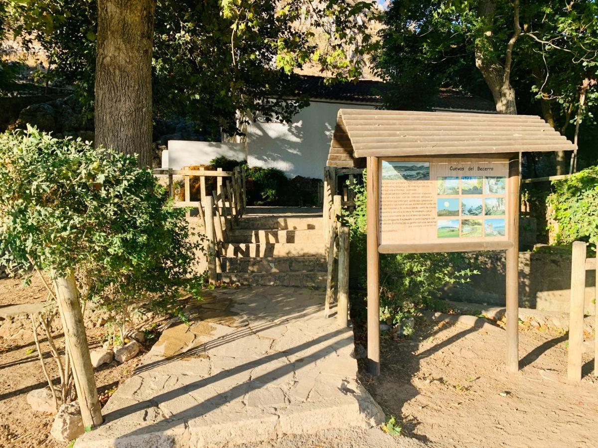 Casita En El Paraiso Cuevas del Becerro Kültér fotó